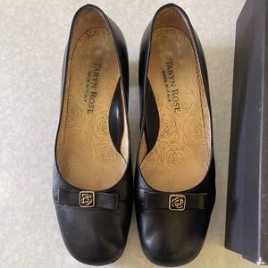 GUC Taryn Rose ‘Reese’ - size 39 (8.5)